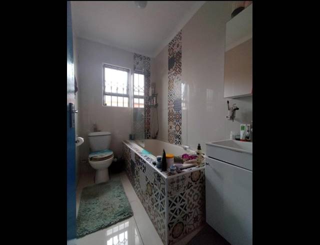 3 BEDROOM HOUSE FOR SALE IN LEONDALE